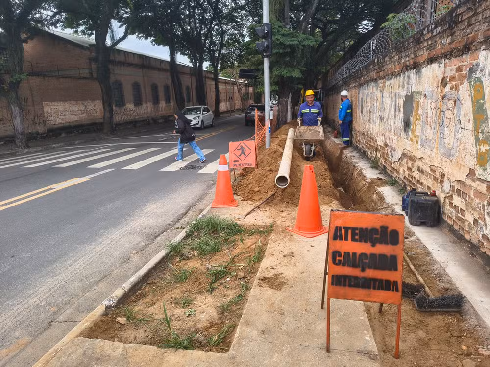 Manutenção na Rua Benjamin Constant, no centro de Taubaté