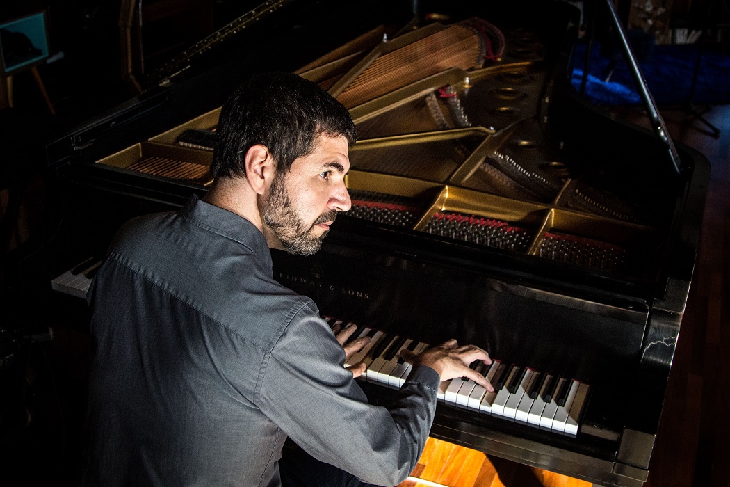André Mehmari ao piano