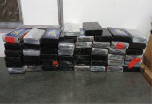 Motorista é preso com 50 kg de cocaína em Guaratinguetá