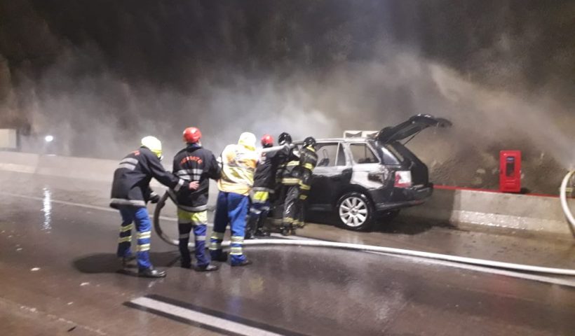Incêndio atinge veículo no Túnel da Rodovia dos Tamoios em Caraguatatatuba
