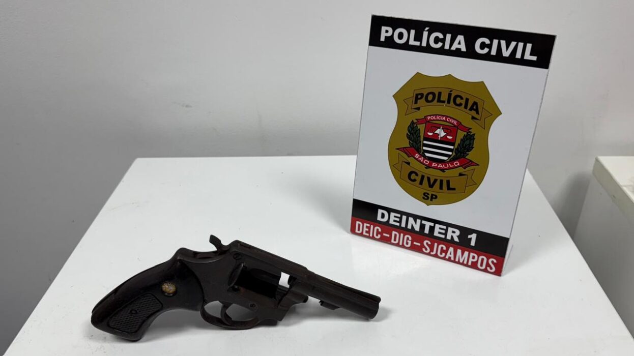Casal é preso com arma de numeração raspada após investigação de latrocínio em São José