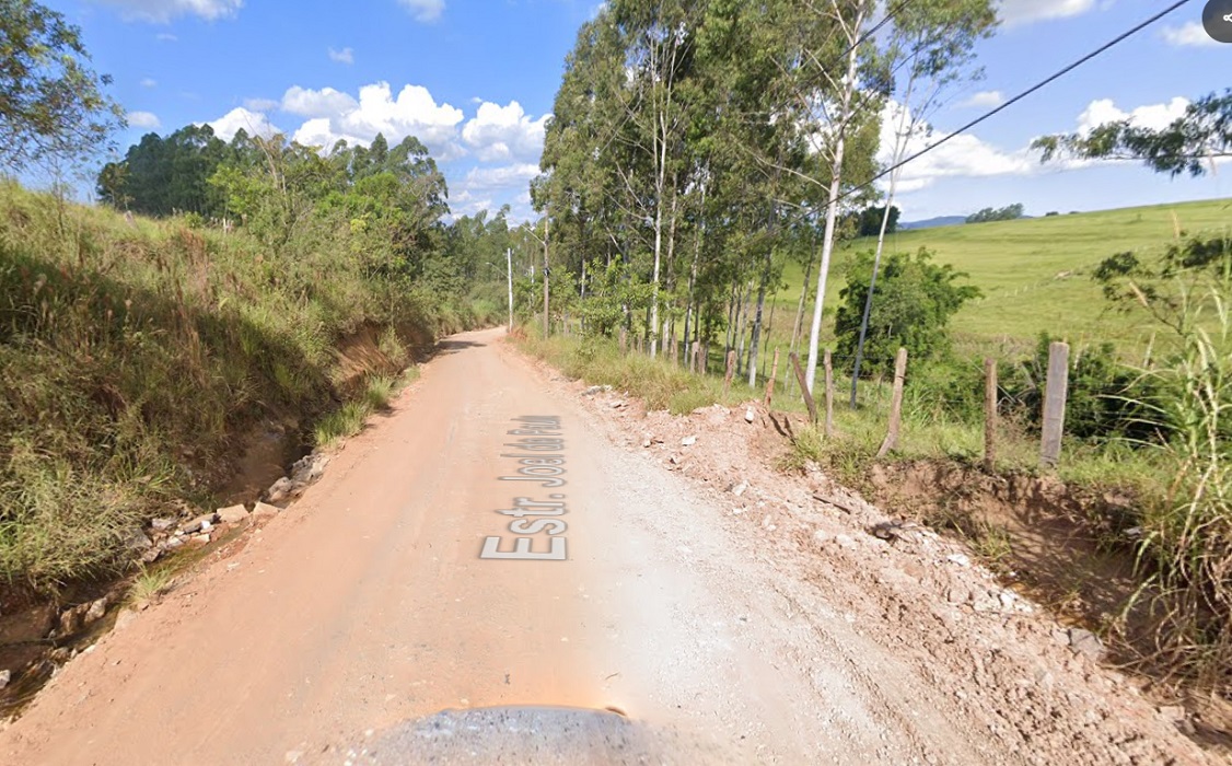 Suspeitos bloqueiam via em SJC e são presos pela PM por tentativa de roubo