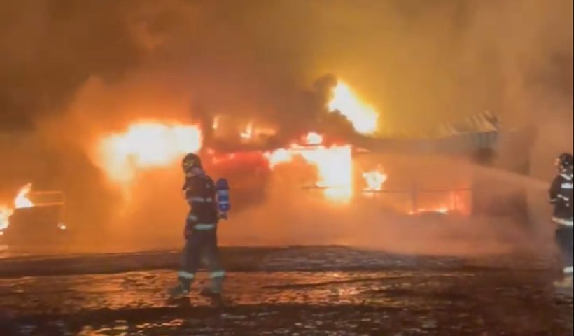 VÍDEO: Incêndio consumiu 3 mil litros de óleo diesel em galpão de Jambeiro