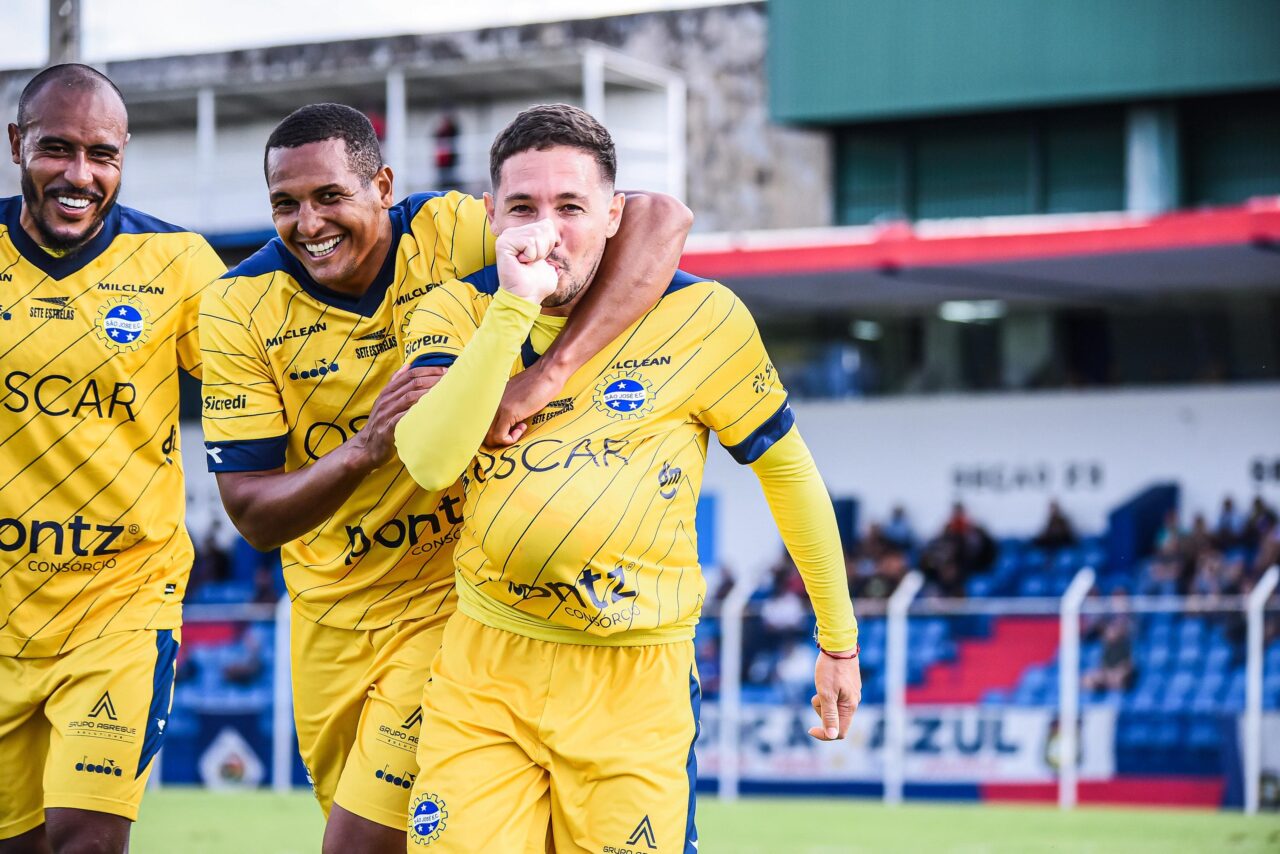Fernando Júnior foi o autor do primeiro gol do São José EC no Anacleto Campanela