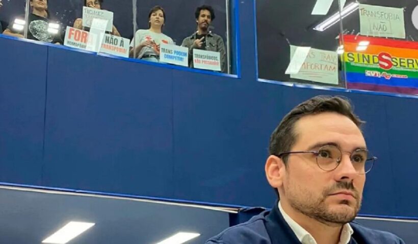 Câmara de SJC recebe pedido formal de cassação de vereador acusado de homotransfobia