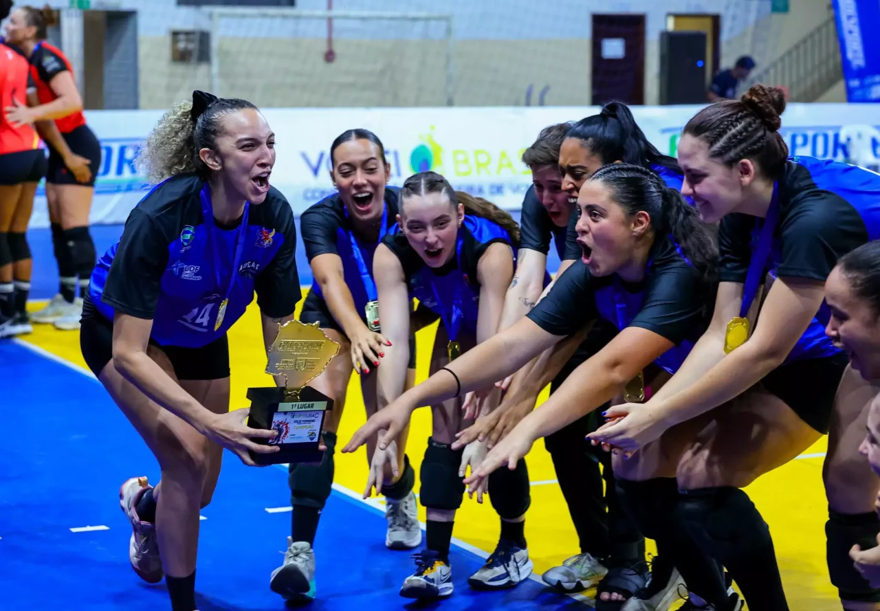 Jogadoras do Ascade-DF comemoram título da Superliga C em 2024