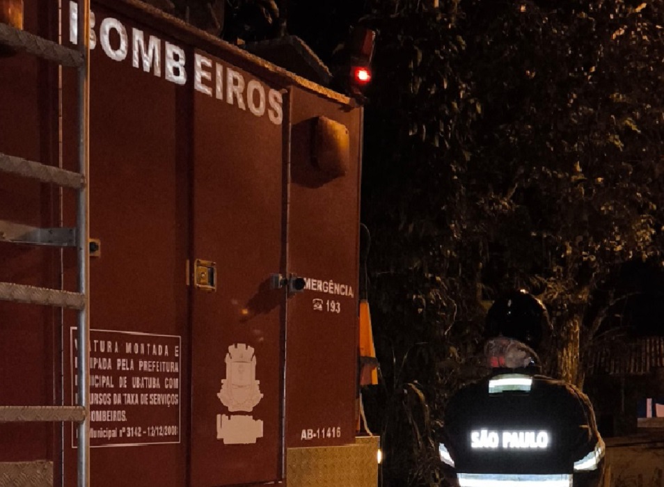 Incêndio em residência deixa homem ferido em Ubatuba