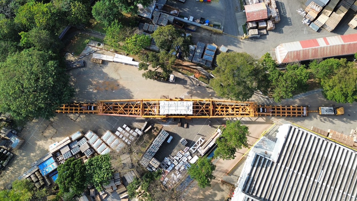 Transporte da maior carga já registrada na Via Dutra é adiado por ajustes técnicos