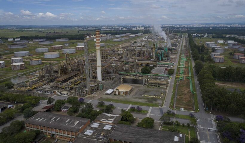 Revap de SJC bate recorde de produção de diesel e querosene