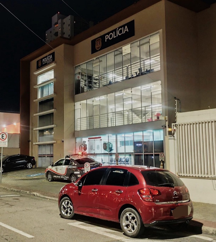 Homem é detido por agressão e roubo de carro da ex-namorada, em SJC
