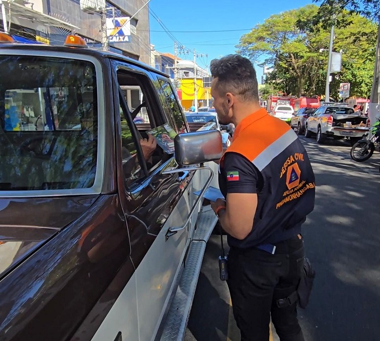 Defesa Civil de SP entrega kits contra fogo no Vale do Paraíba