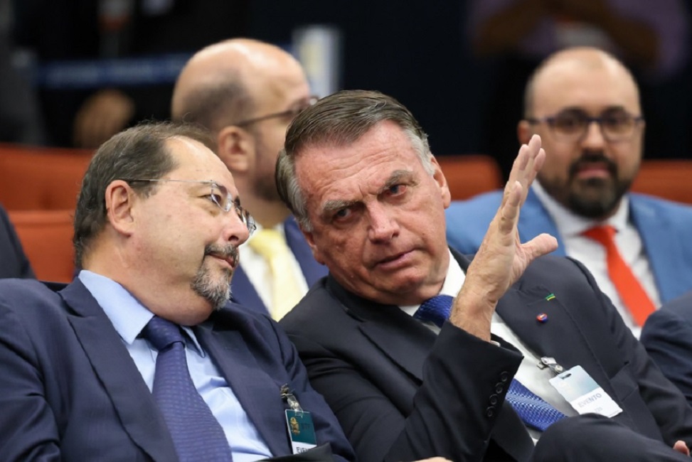Bolsonaro, se condenado pode perder a liberdade por até 30 anos.