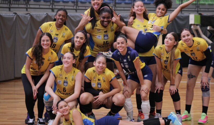 Equipe Sub-21 que irá representar o Vôlei São José na fase sudeste da Superliga C Feminina