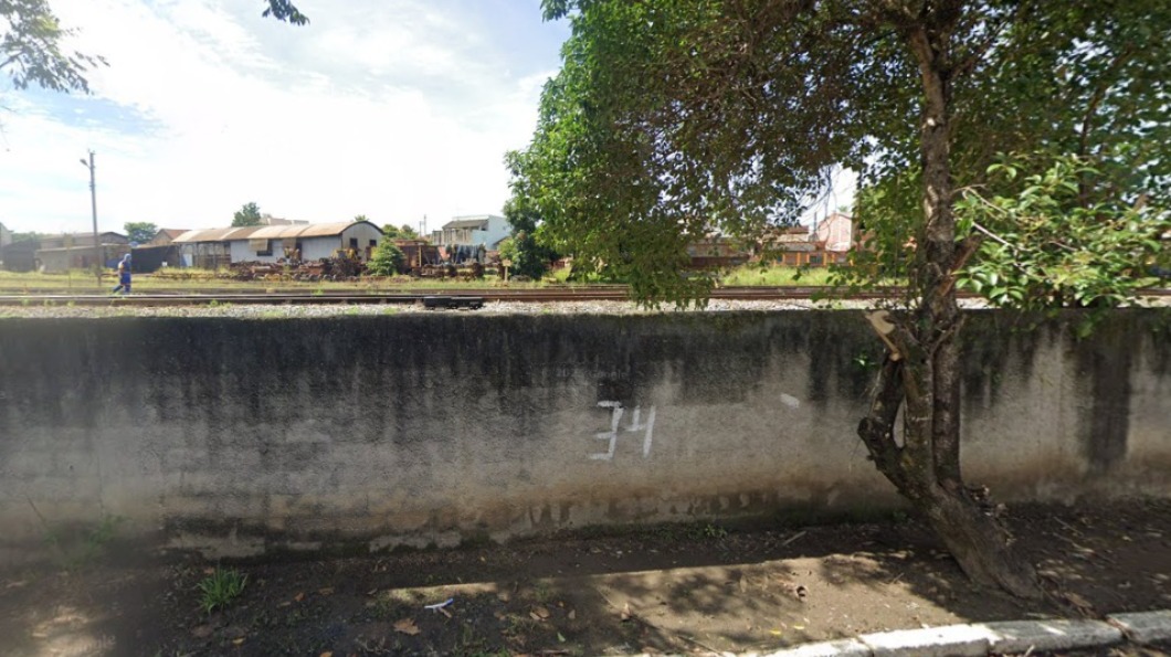 Acidente aconteceu na linha férrea localizada na Avenida dos Puris em Cachoeira Paulista