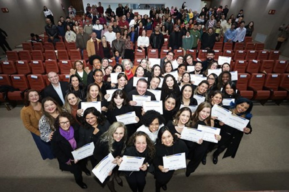 Professores celebram formatura na Escola de Formação de SJC