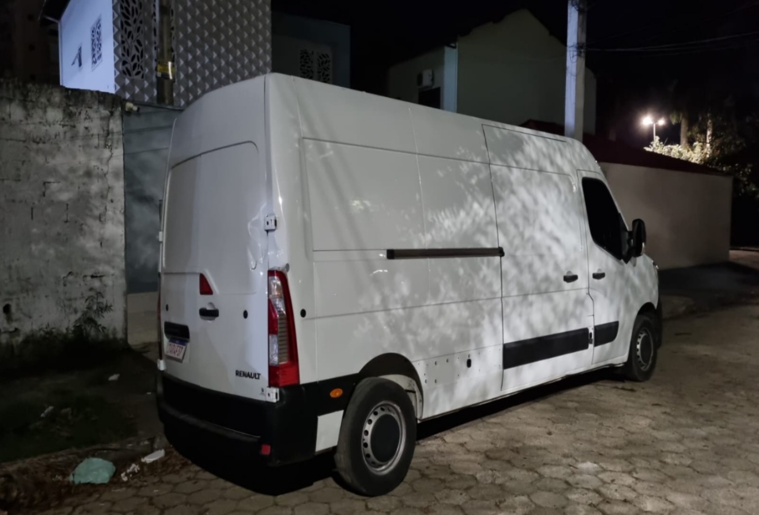 O crime ocorreu na Estrada Aba de Dentro, próximo à rotatória da rodovia no bairro Pegorelli, em Caraguatatuba