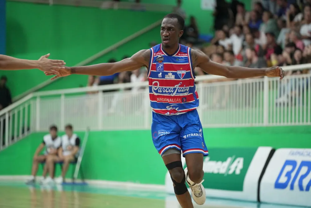 Dexter McClanahan em ação pelo Fortaleza. Foto: Mauricio Moreira/Pato Basquete
