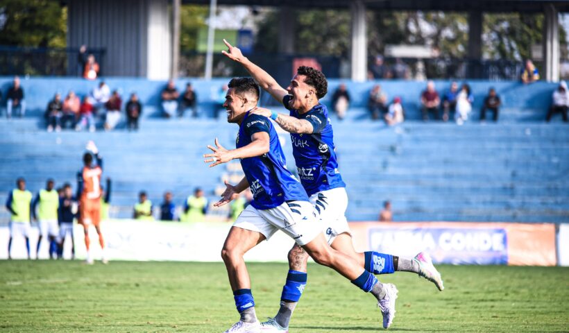 Jogadores do São José EC comemoram vitória sobre o Oeste na quarta rodada da Copa Paulista