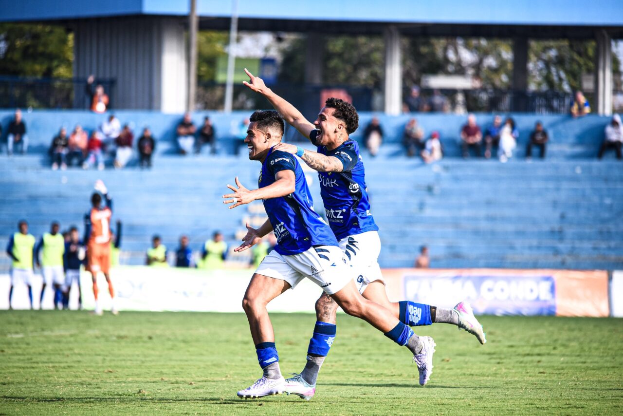 Jogadores do São José EC comemoram vitória sobre o Oeste na quarta rodada da Copa Paulista