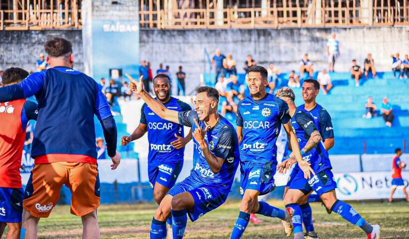Jogadores do São José EC comemoram vitória no Clássico do Vale disputado no Joaquinzão