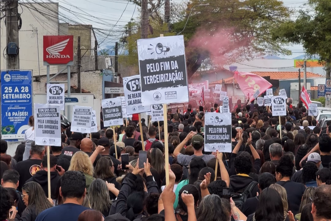Servidores de Caraguatatuba param por 24h e exigem 15% de reajuste