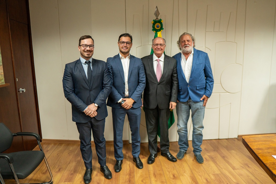 Prefeitos da região se encontram com Alckmin e discutem nova concessão do Porto de Sebastião