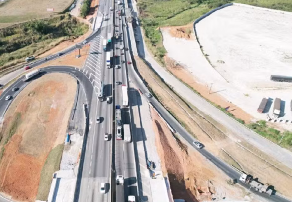 A CCR RioSP, concessionária responsável pela administração da Rodovia Presidente Dutra (BR-116), informou que foi adiada a liberação da nova pista marginal em Jacareí