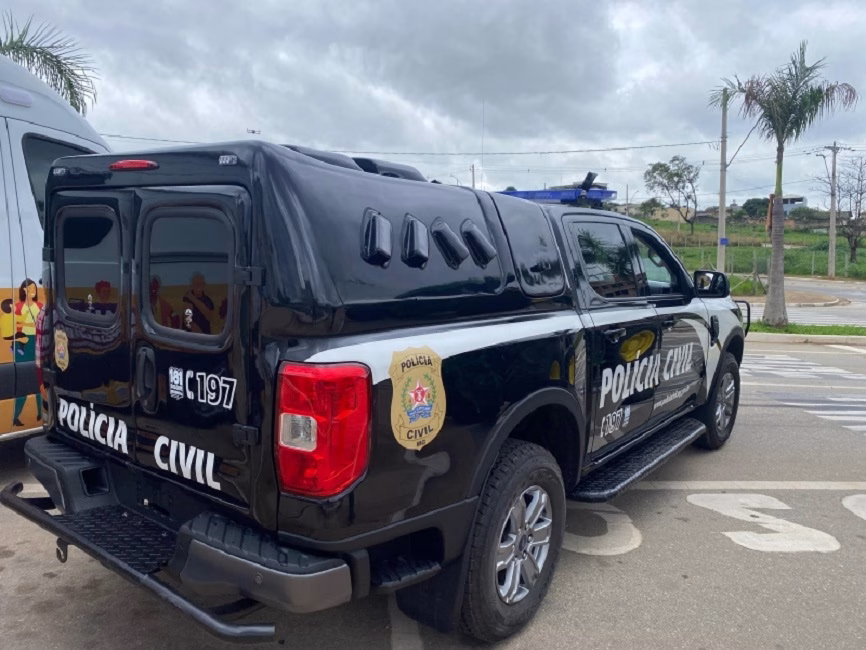 A Polícia Militar prendeu dois homens em flagrante por tráfico de drogas na noite desta quinta-feira (21), no bairro Alto da Ponte, em São José dos Campos