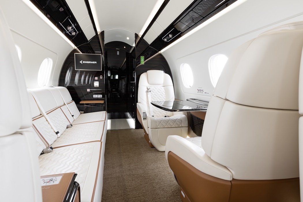 Embraer oferecerá internet da Starlink, de Elon Musk, em jatos executivos