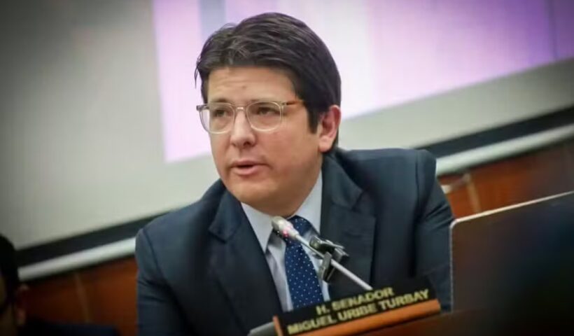 Morre Miguel Uribe, pré-candidato à presidência da Colômbia