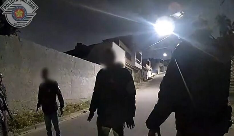 Homens que se passavam por policiais são presos por extorquir família boliviana