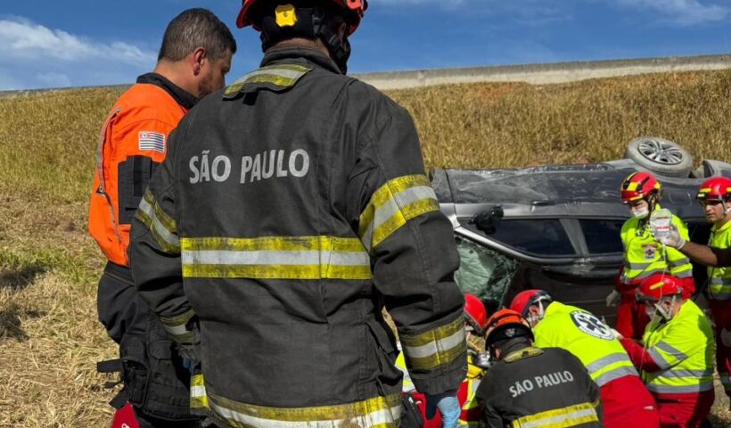 URGENTE: Acidente deixa dois mortos e outro ferido na Carvalho Pinto, em SJC