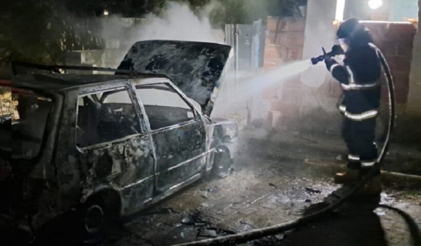 Na noite da última terça-feira (5), por volta das 18h30, uma equipe de emergência foi acionada para conter um incêndio em veículo na Estrada Municipal Capitão Oscar Francisco de Sá, na zona rural de Caçapava.
