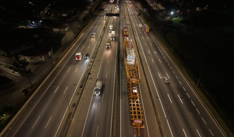 Maior carga da história da Via Dutra circula nesta sexta (8), no Vale