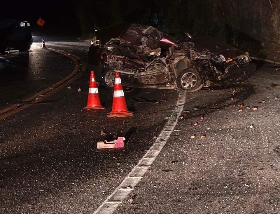 Mulher morre em acidente com três veículos em Campos do Jordão