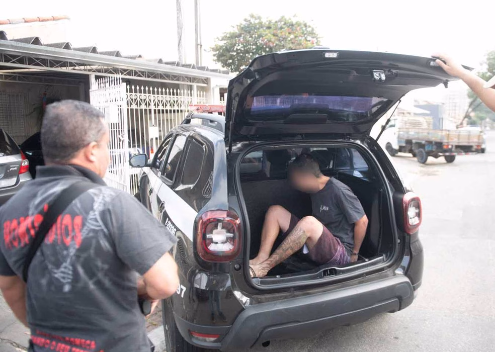 VÍDEO: Suspeito de assaltar pai com filha na garupa em SJC é preso; comparsa segue solto