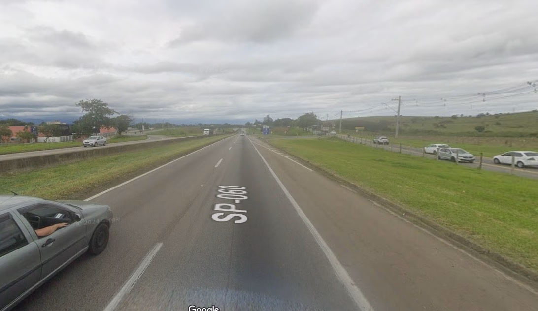 Um grave acidente registrado na noite desta terça-feira (26) resultou na morte de um motorista na Rodovia Presidente Dutra, altura do km 136, no trecho do bairro Santa Inês, em São José dos Campos