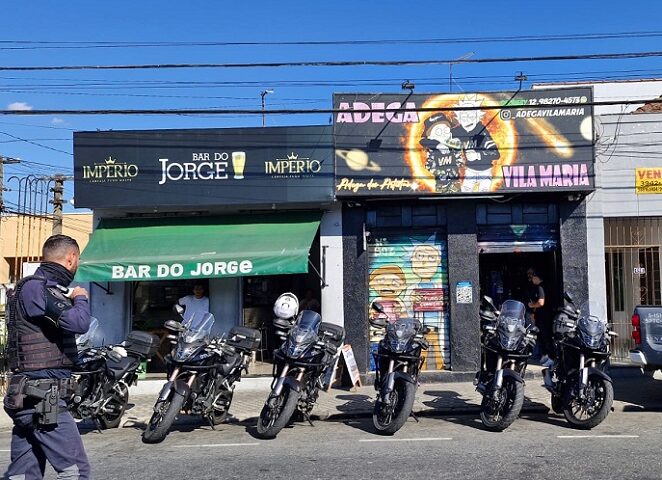 Uma operação conjunta realizada nesta quinta-feira (14) em São José dos Campos resultou na apreensão de diversas bebidas alcoólicas suspeitas de falsificação e descaminho.