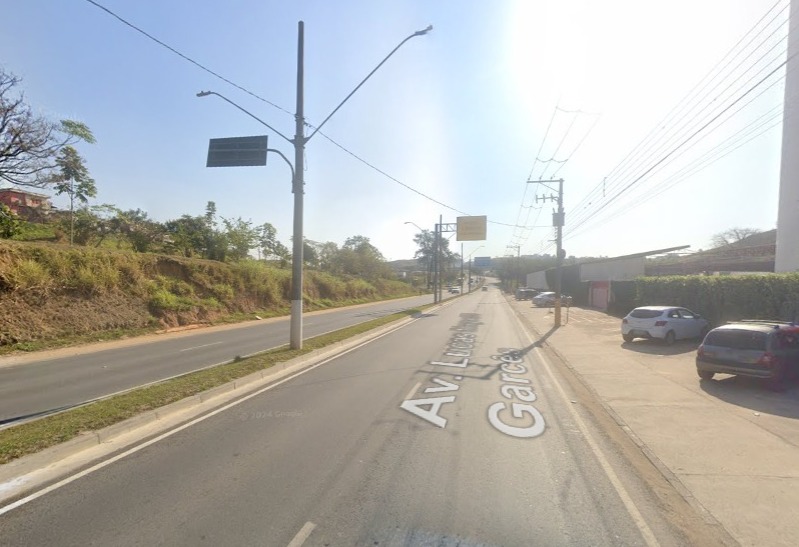 Acidente aconteceu na Avenida Lucas Nogueira Garcez, no bairro Jardim Esperança, em Jacareí