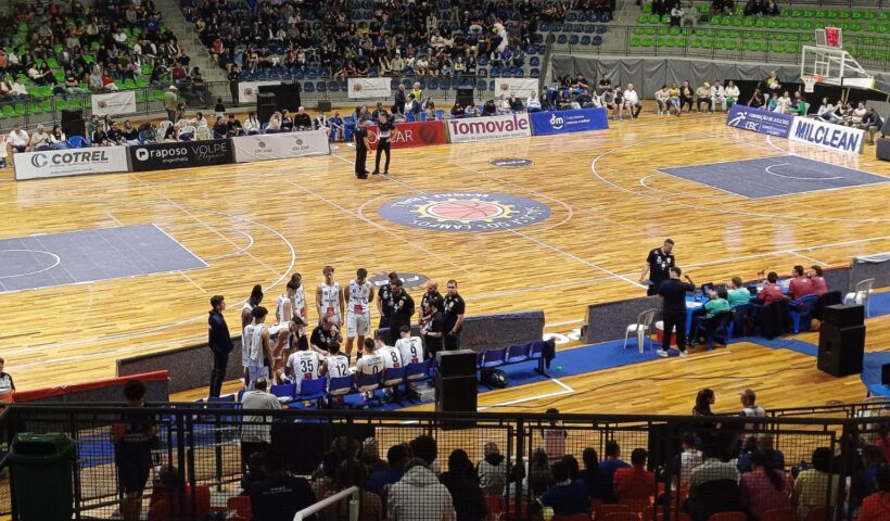 Jogo do São José Basketball no Ginásio do Teatrão