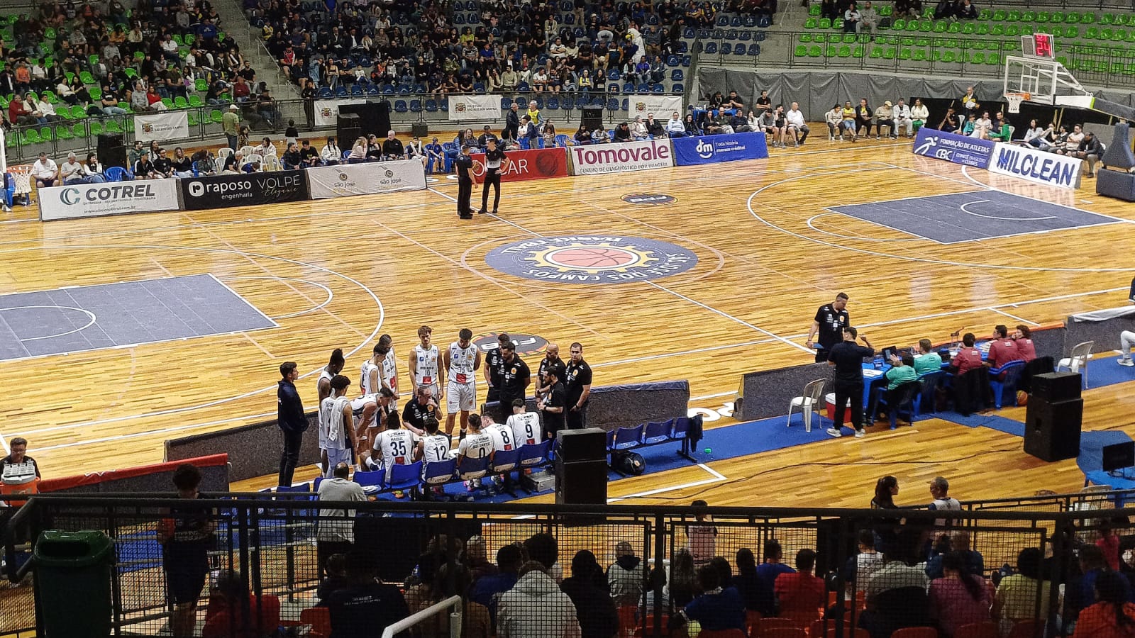 Jogo do São José Basketball no Ginásio do Teatrão