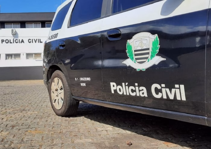 Uma operação da Polícia Civil realizada em Cruzeiro resultou na apreensão de drogas, munições e celulares, além da prisão em flagrante de dois homens suspeitos de envolvimento com o tráfico de entorpecentes