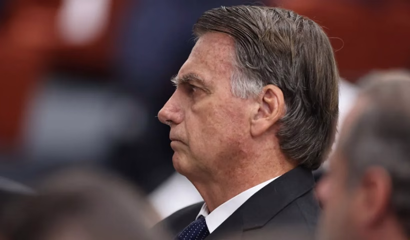 O segundo dia do julgamento do ex-presidente Jair Bolsonaro e outros sete réus, acusados de participação em uma trama golpista, foi marcado pela apresentação das defesas
