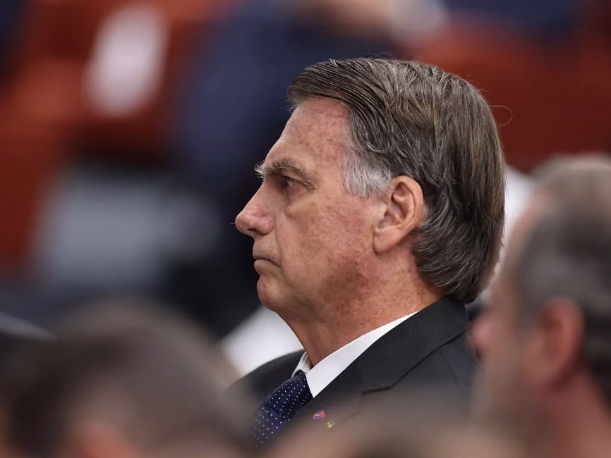 O segundo dia do julgamento do ex-presidente Jair Bolsonaro e outros sete réus, acusados de participação em uma trama golpista, foi marcado pela apresentação das defesas