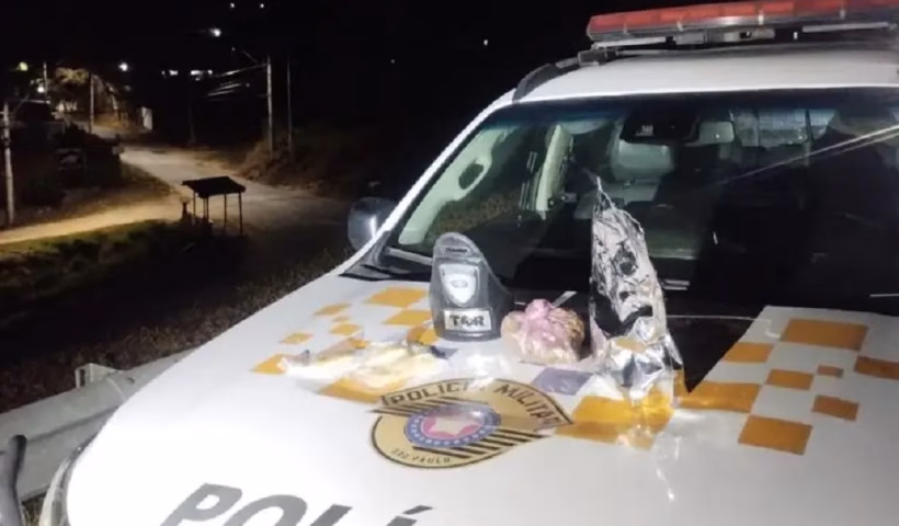 Uma operação da Polícia Rodoviária resultou na apreensão de drogas de alto valor e na prisão em flagrante
