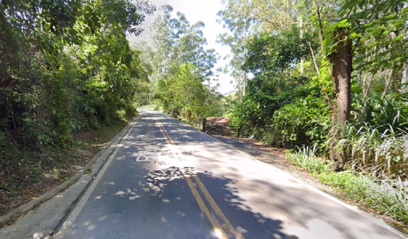 Ciclista morre e outro fica ferido na SP-50, em Monteiro Lobato
