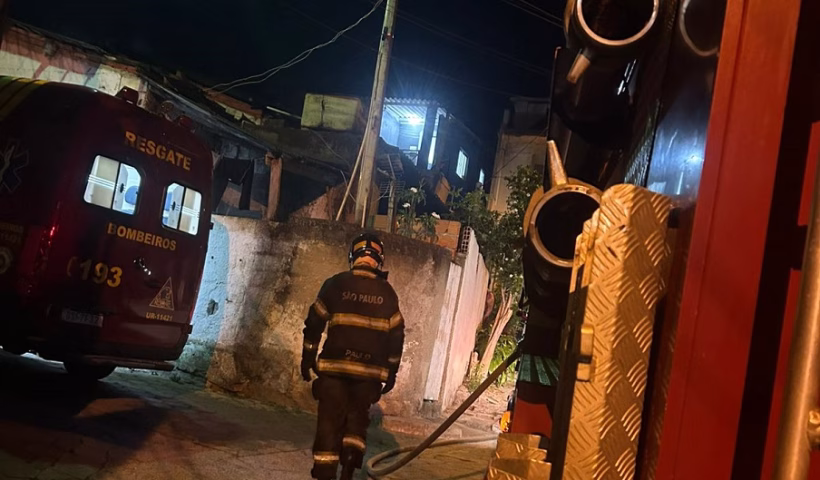 Incêndio atinge casa em São Sebastião e mobiliza bombeiros