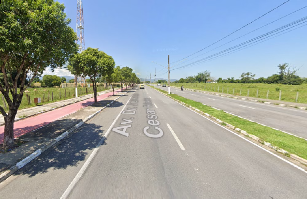 Jovem de 22 anos morre em colisão entre moto e carro em Pindamonhangaba