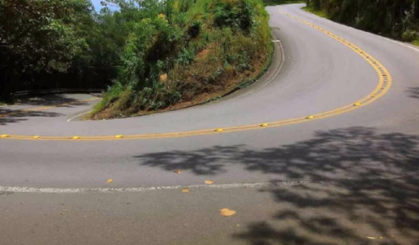 Um grave acidente na manhã deste domingo (21) resultou na morte de uma mulher e deixou um homem em estado grave na Rodovia Oswaldo Cruz (SP-125), em Ubatuba.