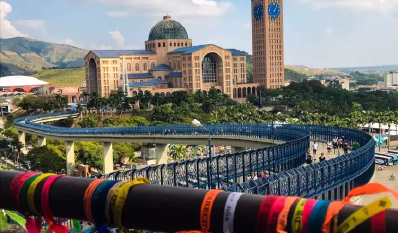 A Prefeitura de Aparecida  pretende implantar a cobrança de uma taxa de turismo para veículos que entrarem na cidade, conhecida internacionalmente pelo Santuário Nacional de Nossa Senhora Aparecida,